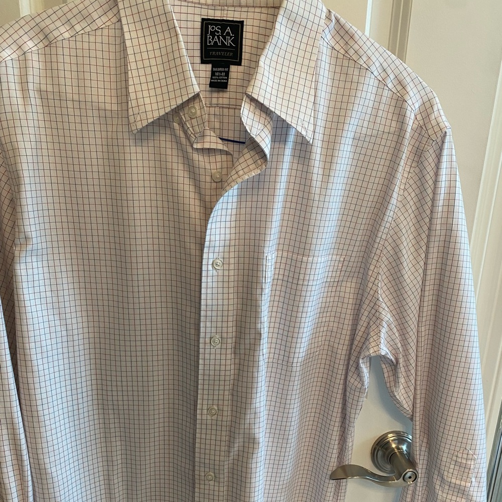 Button down men’s shirt. Perfect for everyday work wear.